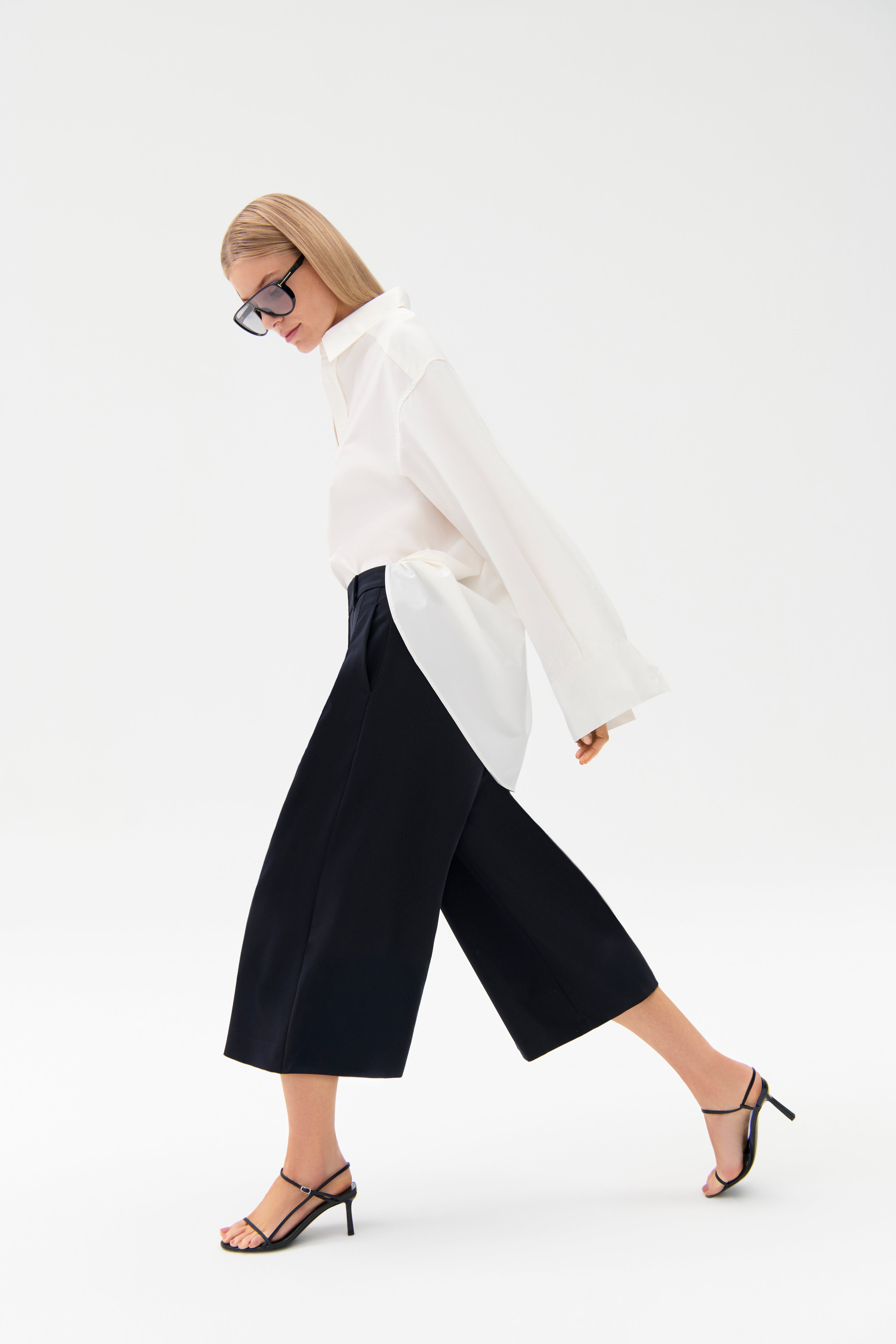 cambio-constance-bermuda-hose-bundfalten-royal-navy image 2