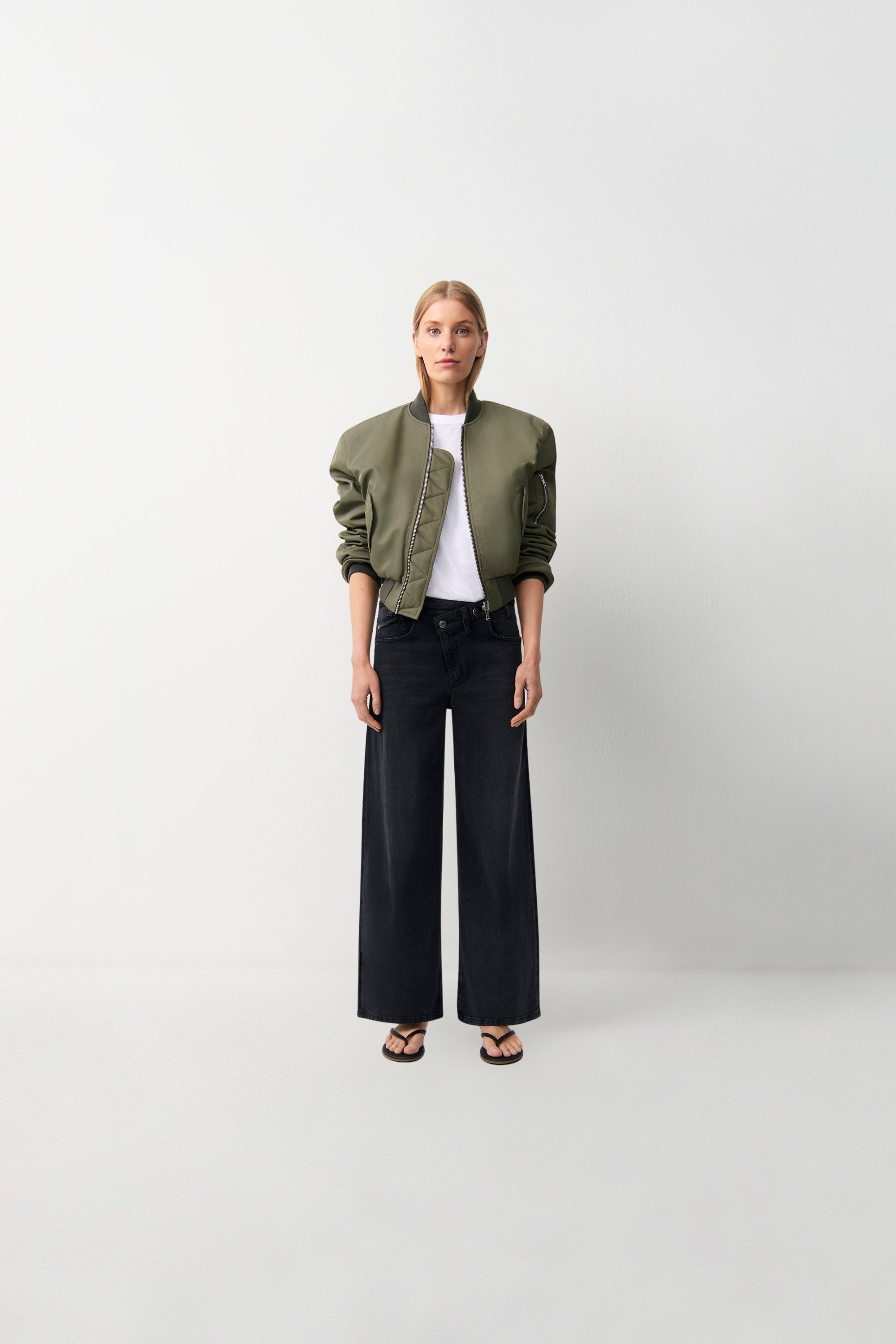 cambio-baggy-asymmetrical-jeans-lang-mit-wrap-bund-urban-jet-wash image 1