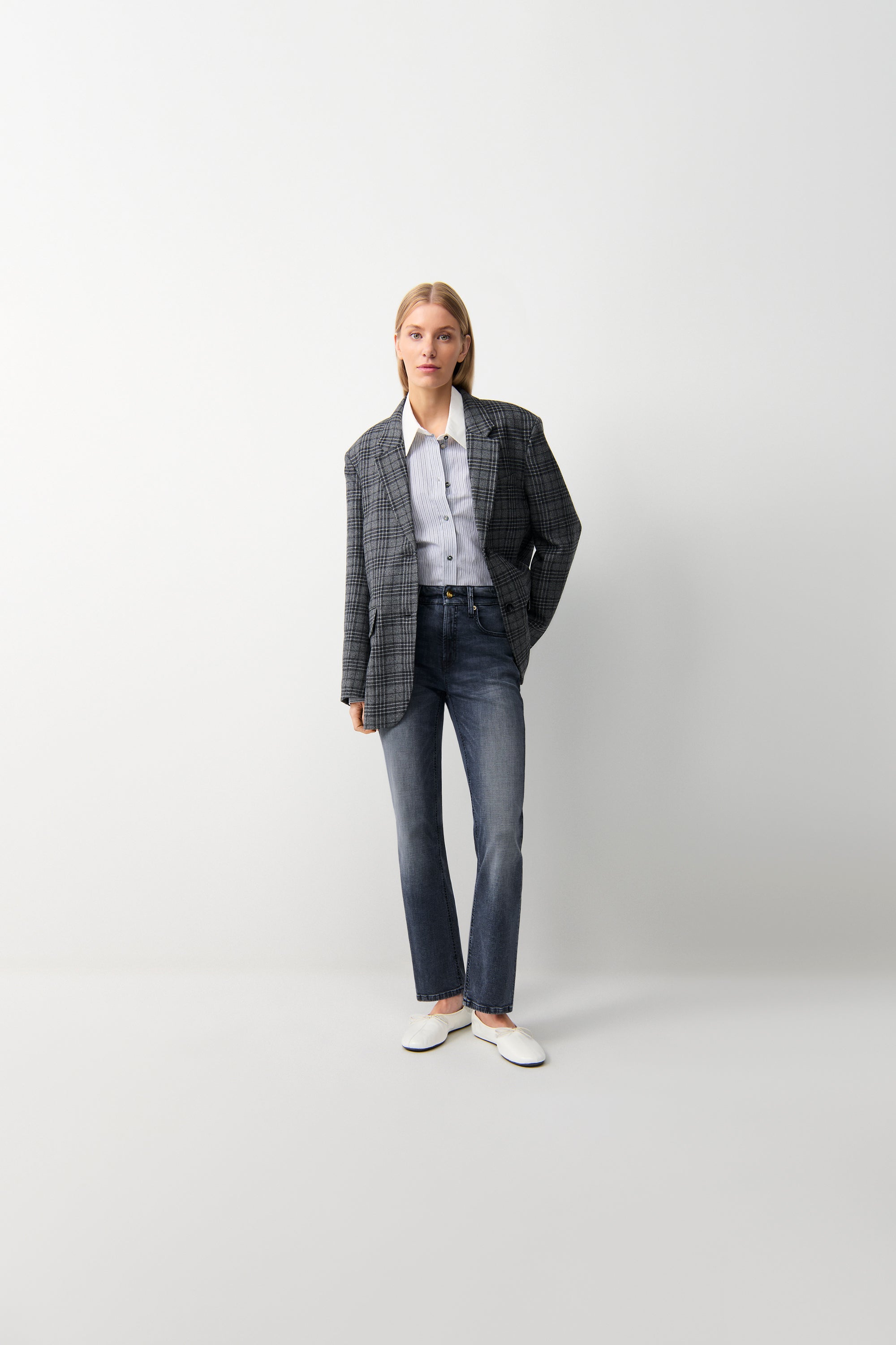cambio-gini-straight-fit-jeans-lang-superstretch-black-denim-midnight-stone-used image 1